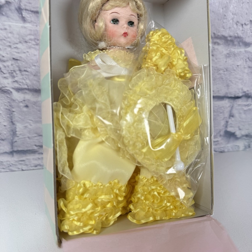 2004 Madame Alexander 35627 Azalea Trail Maid YELLOW Dress Limited Edition #273 - Picture 5 of 16